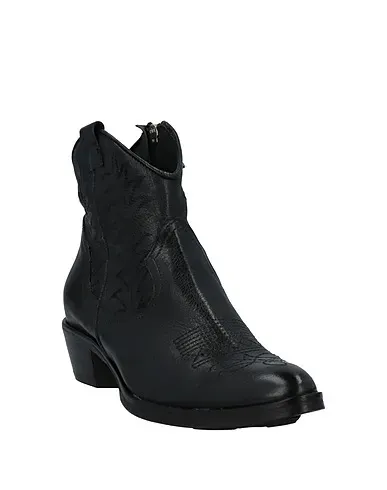 https://images.styletyx.com/images/black-leather-ankle-boot-kobra-3310623_2.webp