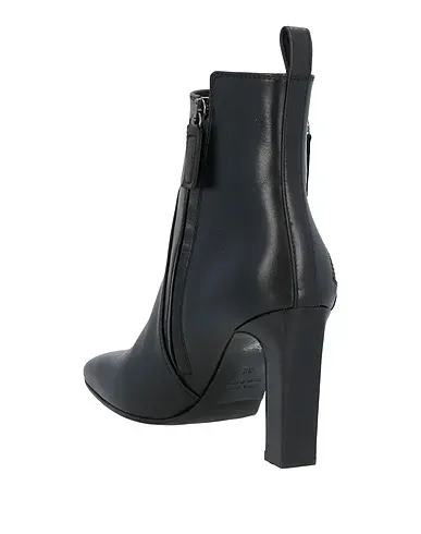 https://images.styletyx.com/images/black-leather-ankle-boot-lella-baldi-711060794_3.webp