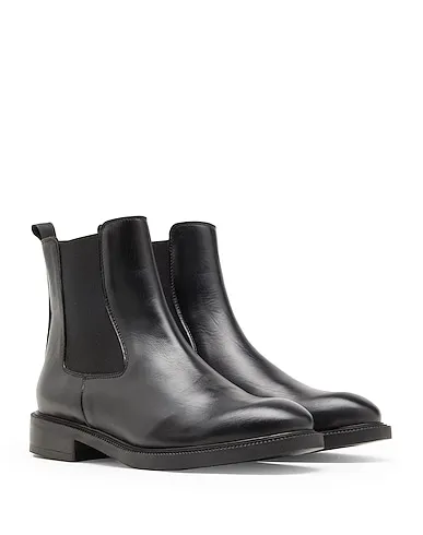 https://images.styletyx.com/images/black-leather-ankle-boot-leonardo-principi-2828548_3.webp