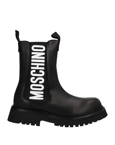 https://images.styletyx.com/images/black-leather-ankle-boot-love-moschino-1472146_1.webp