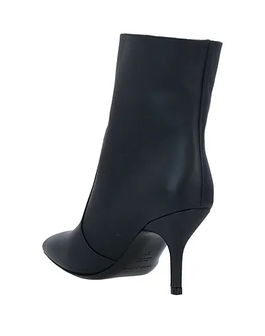 https://images.styletyx.com/images/black-leather-ankle-boot-magda-butrym-1448757_3.webp