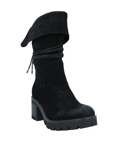https://images.styletyx.com/images/black-leather-ankle-boot-manas-1667368_2.webp