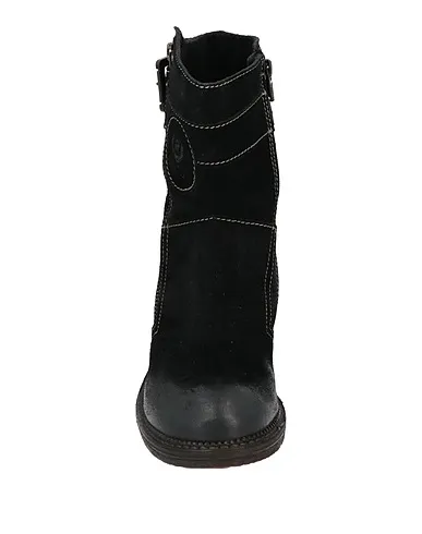https://images.styletyx.com/images/black-leather-ankle-boot-manas-2977902_4.webp