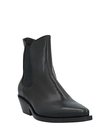 https://images.styletyx.com/images/black-leather-ankle-boot-now-13295508_2.webp