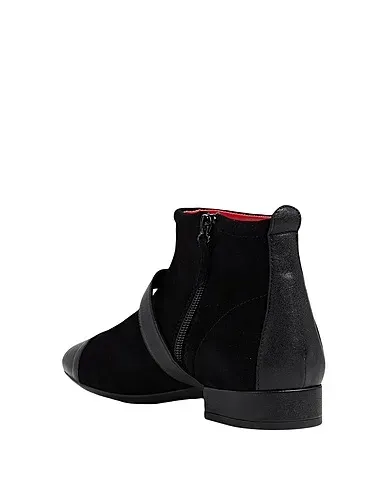 https://images.styletyx.com/images/black-leather-ankle-boot-pas-de-rouge-824431_3.webp