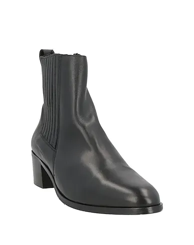 https://images.styletyx.com/images/black-leather-ankle-boot-pertini-1224267829_2.webp