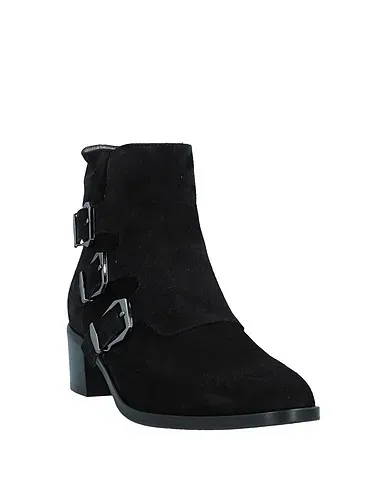 https://images.styletyx.com/images/black-leather-ankle-boot-pertini-2423168_2.webp
