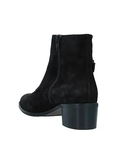 https://images.styletyx.com/images/black-leather-ankle-boot-pertini-2423168_3.webp