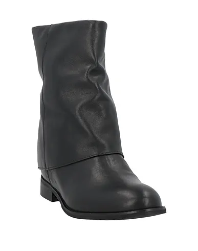 https://images.styletyx.com/images/black-leather-ankle-boot-pierfrancesco-vincenti-1549717080_2.webp