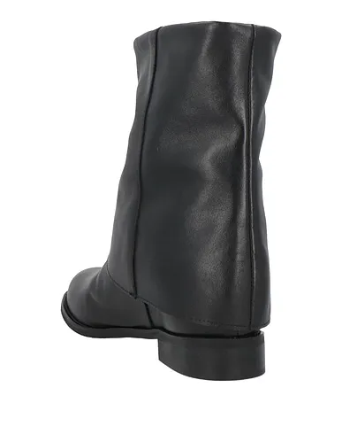 https://images.styletyx.com/images/black-leather-ankle-boot-pierfrancesco-vincenti-1549717080_3.webp