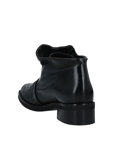 https://images.styletyx.com/images/black-leather-ankle-boot-pierfrancesco-vincenti-2977970_3.webp