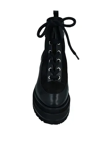 https://images.styletyx.com/images/black-leather-ankle-boot-pierre-hardy-1574436_4.webp