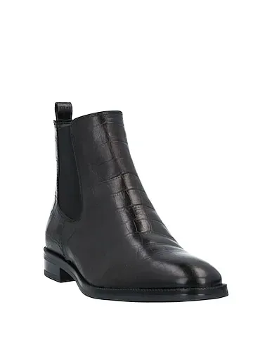 https://images.styletyx.com/images/black-leather-ankle-boot-pregunta-13201521_2.webp
