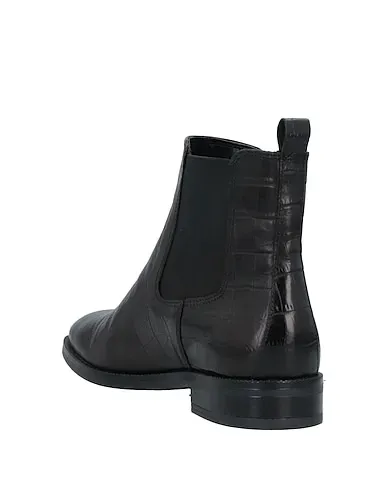 https://images.styletyx.com/images/black-leather-ankle-boot-pregunta-13201521_3.webp
