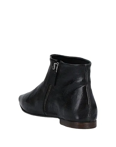 https://images.styletyx.com/images/black-leather-ankle-boot-preventi-2967475_3.webp