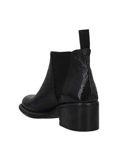 https://images.styletyx.com/images/black-leather-ankle-boot-preventi-710425057_3.webp
