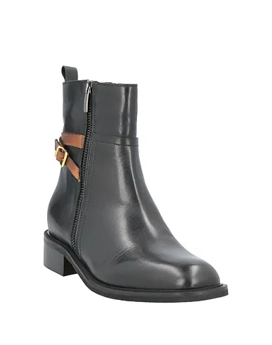 https://images.styletyx.com/images/black-leather-ankle-boot-progetto-1225509182_2.webp