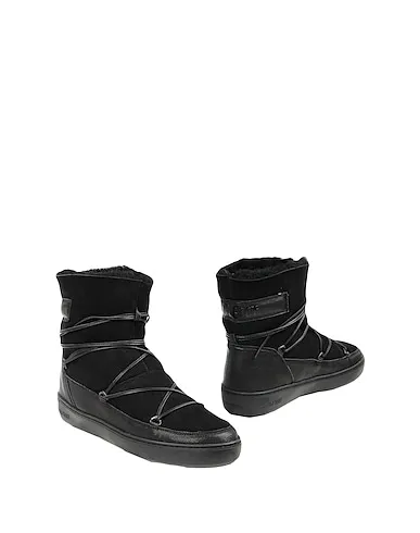 https://images.styletyx.com/images/black-leather-ankle-boot-pulse-low-shearling-moon-boot-1445524_1.webp