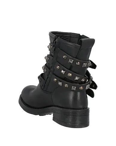 https://images.styletyx.com/images/black-leather-ankle-boot-ranye-926573986_3.webp