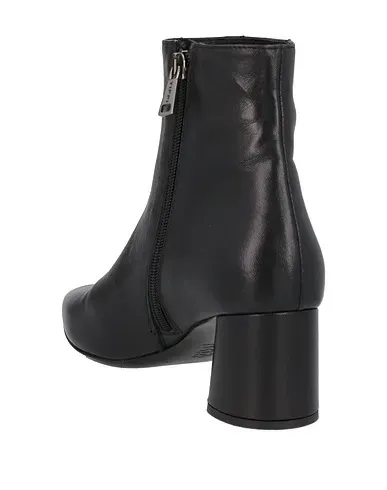 https://images.styletyx.com/images/black-leather-ankle-boot-tiffi-1003869785_3.webp