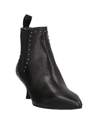 https://images.styletyx.com/images/black-leather-ankle-boot-tiqu-13411702_2.webp
