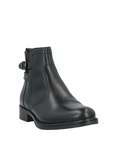 https://images.styletyx.com/images/black-leather-ankle-boot-valleverde-2608009_2.webp