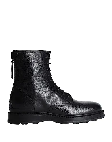https://images.styletyx.com/images/black-leather-ankle-boot-woolrich-2686307_1.webp