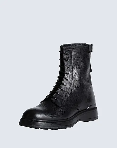 https://images.styletyx.com/images/black-leather-ankle-boot-woolrich-2686307_2.webp