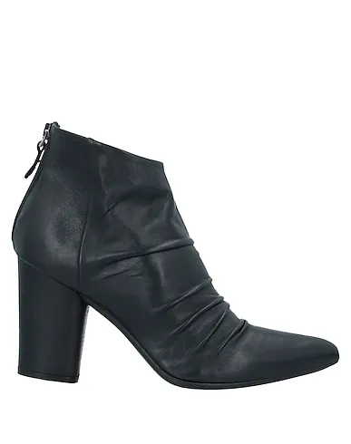 https://images.styletyx.com/images/black-leather-ankle-boot-zoe-1003707657_1.webp