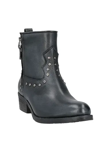 https://images.styletyx.com/images/black-leather-ankle-boot-zoe-1005031605_2.webp