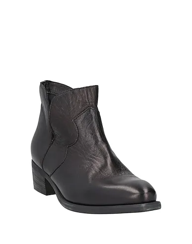 https://images.styletyx.com/images/black-leather-ankle-boot-zoe-1005122065_2.webp