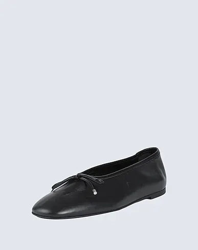 https://images.styletyx.com/images/black-leather-ballet-flats-arket-13230341_2.webp