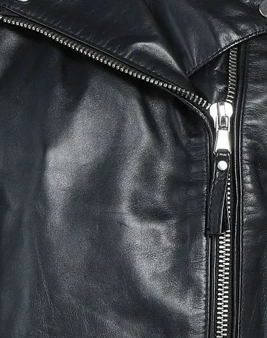 https://images.styletyx.com/images/black-leather-biker-jacket-be-edgy-1361296496_4.webp