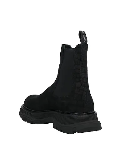https://images.styletyx.com/images/black-leather-boots-alexander-mcqueen-13199792_3.webp