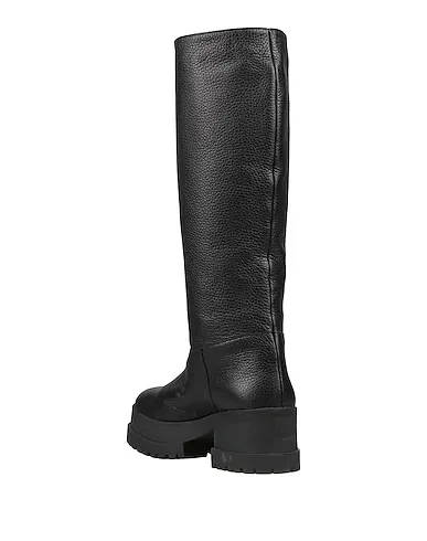 https://images.styletyx.com/images/black-leather-boots-clergerie-13395426_3.webp