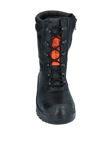 https://images.styletyx.com/images/black-leather-boots-diesel-3188450_4.webp