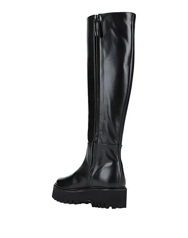 https://images.styletyx.com/images/black-leather-boots-dorothee-schumacher-2278118_3.webp