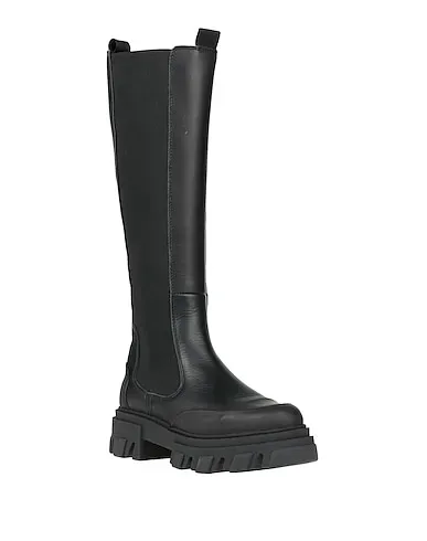https://images.styletyx.com/images/black-leather-boots-ganni-1910533170_2.webp