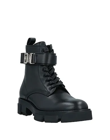 https://images.styletyx.com/images/black-leather-boots-givenchy-3169811_2.webp
