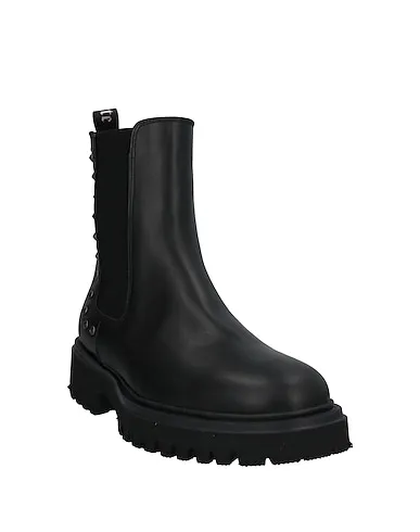 https://images.styletyx.com/images/black-leather-boots-john-galliano-3221757_2.webp