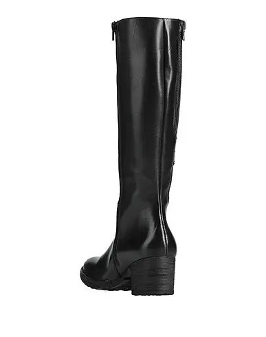 https://images.styletyx.com/images/black-leather-boots-manas-1558367_3.webp