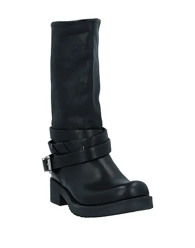 https://images.styletyx.com/images/black-leather-boots-pierfrancesco-vincenti-2905115_2.webp