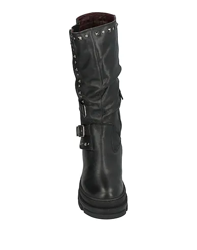 https://images.styletyx.com/images/black-leather-boots-pregunta-13376098_4.webp
