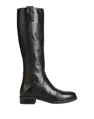 https://images.styletyx.com/images/black-leather-boots-pregunta-1907152586_1.webp