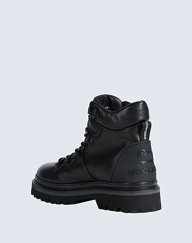 https://images.styletyx.com/images/black-leather-boots-woolrich-3211478_3.webp
