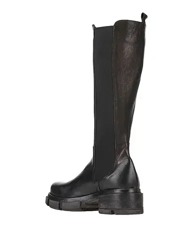 https://images.styletyx.com/images/black-leather-boots-zeis-excelsa-16169482_3.webp