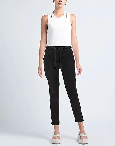 https://images.styletyx.com/images/black-leather-casual-pants-h8li-paris-1009982688_2.webp