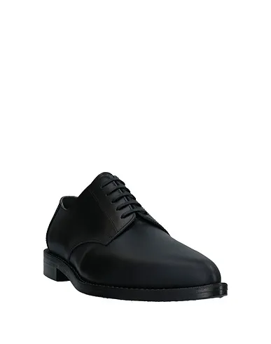 https://images.styletyx.com/images/black-leather-laced-shoes-comme-des-garcons-2841012_2.webp