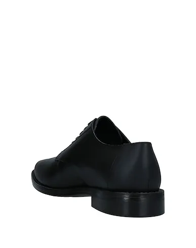 https://images.styletyx.com/images/black-leather-laced-shoes-comme-des-garcons-2841012_3.webp