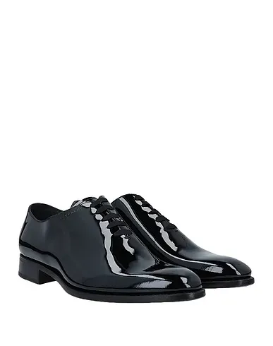 https://images.styletyx.com/images/black-leather-laced-shoes-givenchy-839620_2.webp